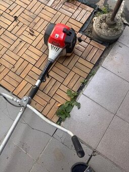 Predám nefunkčný krovinorez
