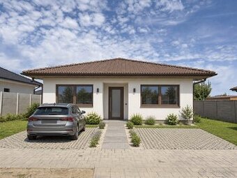 NADŠTANDARDNÝ 4-IZBOVÝ BUNGALOV S VEĽKÝM POZEMKOM 643 m² | C