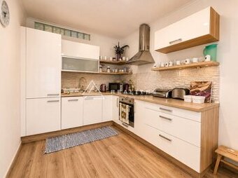 Kap.Nálepku - 3-izbový byt s balkónom – Staré Mesto