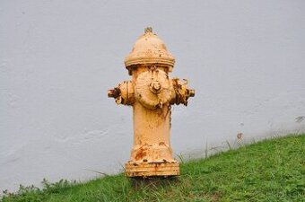 Kupim starozitny hydrant. Ponuknite.