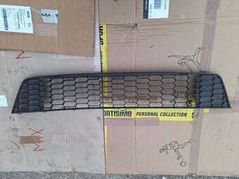 OCTAVIA III RS MRIEZKA NARAZNIKA 5E0853677 B