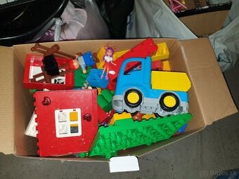 lego.klavir.kabelky.ruksak.plysaky