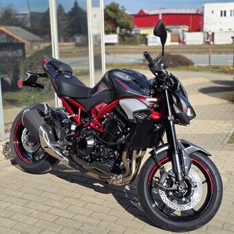 Kawasaki Z900 2025 červená