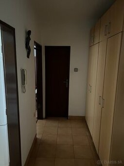 1-izbový byt 39,4m2 v BA, s balkón a pivnicou
