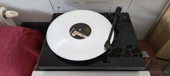 Pro-Ject Debut Carbon DC