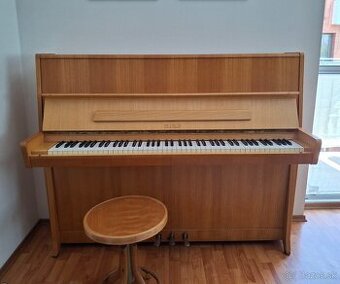 Piano Petrof
