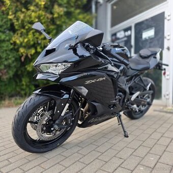 Kawasaki Ninja ZX-4R čierna