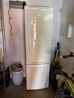 Predám chladničku s mrazničkou Electrolux ERB40003W8