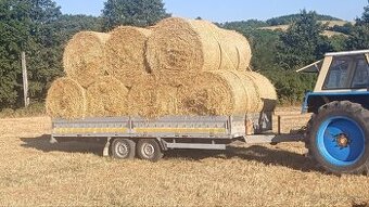 Balíkovaná pšeničná a jačmenná slama