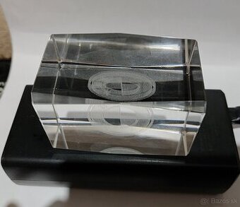 Predám sklenenú kocku pre fanúšikov BMW