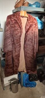 Starý dámsky kožuch