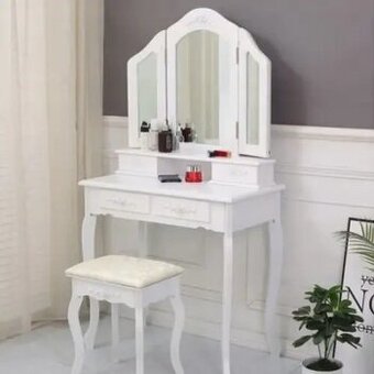 Kozmetický stolík s 3 zrkadlami a stoličkou