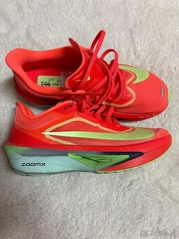 Nike ZOOM FLY 6