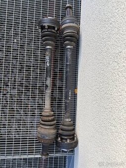 Predám poloosy na bmw e90