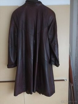 Dlhý dámsky kožený kabát