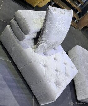 Strieborno-sive glamour kreslo