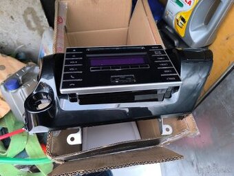 Autorádio s cd do Toyota Hilux VIII od 2015 - -Dohoda