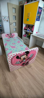 Decká posteľ aj s matracom.