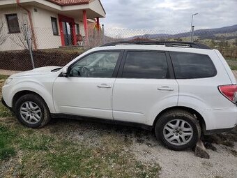 Predám na náhradné diely Subaru Forester