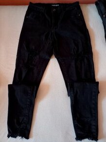 Čierne roztrhané skinny džínsy Sara Denim