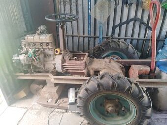 Rozostavany traktor