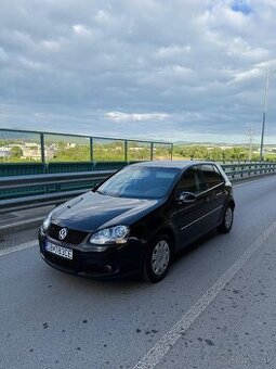 VW Golf V 1.4 16V, GT paket, 166k km, 2 sady kolies – 3 400