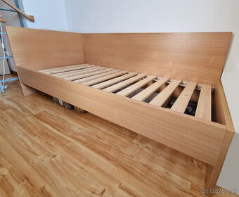 Posteľ so zástenou 90x200