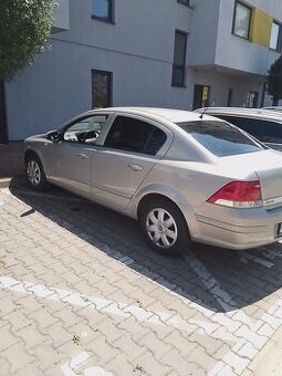 Opel astra h sedan 1,6 85kw