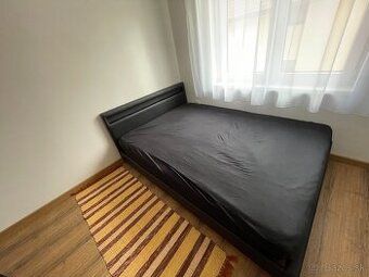 Posteľ 140x200 Čierna + matrac