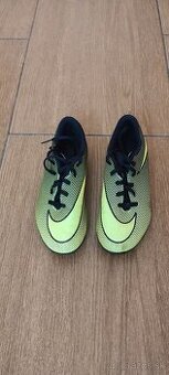 Predám detské kopačky Nike č.35