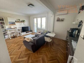 VYMEŇ SUSEDA – VÝNIMOČNÝ 2 IZB. ZARIADENÝ BYT S BALKÓNOM, S