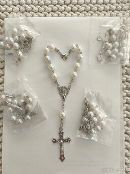 Ruženec na zapínanie (napr. do auta) - bielo strieborný