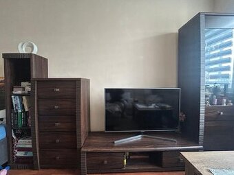 Obývacia stena so stolíkom (masiv)