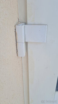 Kúpim pánty na plastové dvere - 1