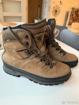 Zimne turisticke topanky Meindl