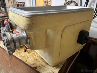 Priemyselný mlynček RM100 VLČEK.