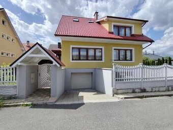 Dvojgeneračný rodinný dom na predaj - 1