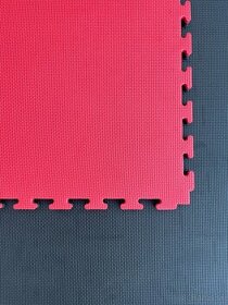Tatami Champion puzzle čierno-červená 105cm x 105cm