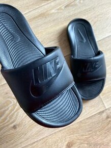 Dámske šľapky Nike Victori