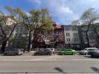 NA PREDAJ  2-izbový byt v Starom meste s balkónom.