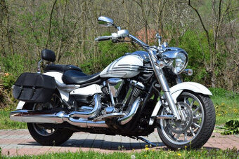 YAMAHA XV1900 Midnight star XV 1900 4/2011