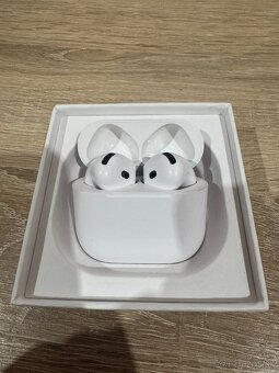 Airpods 4