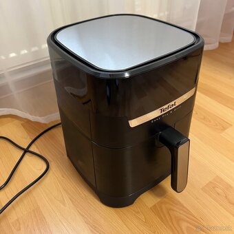 Teplovzdušná fritéza Tefal EY505815