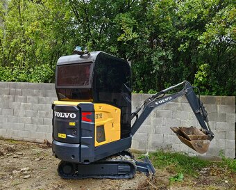 ZÁNOVNÝ BAGER VOLVO EC 15E
