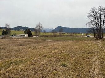 Slnečný, rovinatý pozemok na predaj
