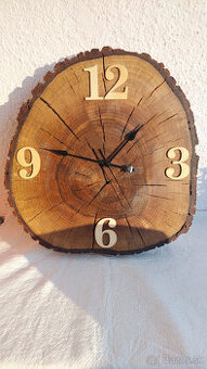 Nástenné hodiny z orechového dreva