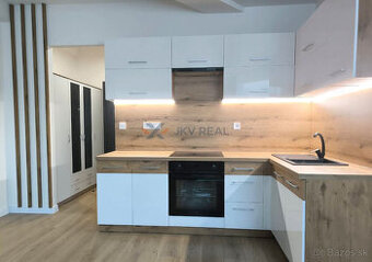 Prenájom v Srdci Michaloviec: Luxusný 2-izbový Byt s Novým Z