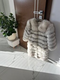 Nadherny kožuch z polarnej líšky
