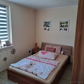 Menšia manželská posteľ