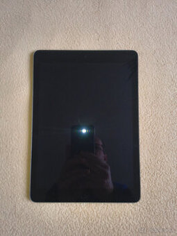 Predám iPad Air Wi-fi, veľmi zachovalý, nepoškodený, plne fu